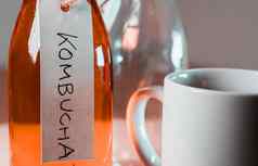 红茶菌绿色茶瓶蒂尔橙色风格