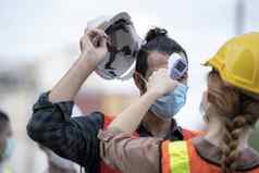 工厂女人工人脸医疗面具安全衣服