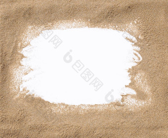 白色框架包围沙子