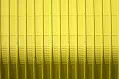 黄色的金属表模式垂直行设计