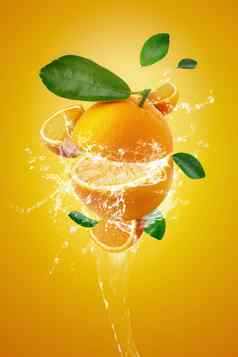 水溅新鲜的切片橙子橙色水果