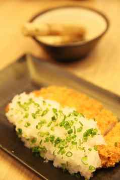 日本食物炸猪排大米