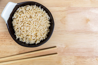 棕色（的）大米煮熟的棕色（的）大米棕色（的）大米煮熟的碗