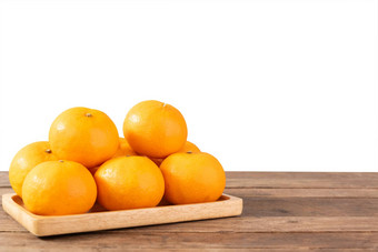 新<strong>鲜</strong>的<strong>橙</strong>色水果集木托盘木表格孤立的