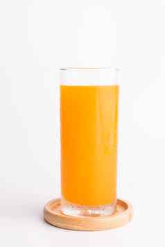 新鲜的橙色汁玻璃白色背景