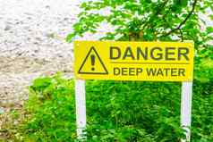 标志警告人危险深水