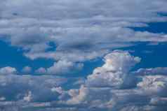 常规的春天云蓝色的天空日光大陆欧洲拍摄白电头镜头两极分化的过滤器
