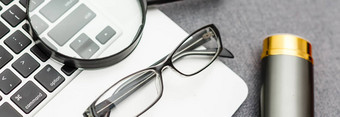 业务总结报告放大玻璃眼镜表格办公室概念数据分析投资规划业务分析