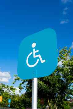 残疾标志停车户外