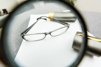 业务总结报告放大玻璃眼镜表格办公室概念数据分析投资规划业务分析