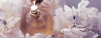 奢侈品香味瓶古董香水产品紫罗兰色的背景牡丹花香水美品牌