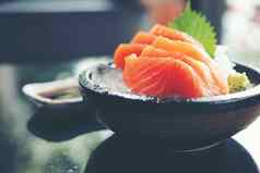 大马哈鱼生鱼片冰日本食物