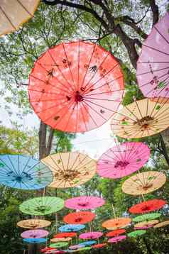 中国人传统的五彩缤纷的雨伞