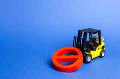 黄色的叉车卡车电梯红色的象征概念禁止制裁限制克服绕过困难解决复杂的工程技术问题