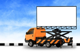 广告牌空白车橙色卡车领导面板标志广告孤立的背景天空大横幅广告牌路边广告大