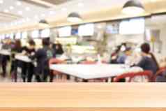 木板材模糊食堂餐厅大厅房间空木表格地板很多人吃食物大学食堂模糊背景木表格董事会空模糊咖啡馆自助餐厅食堂