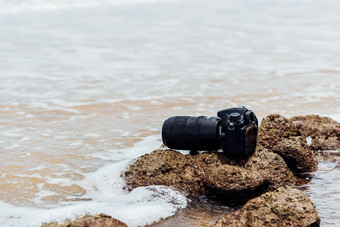 数码单反相机相机石头海滩湿水海波