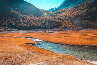 珍珠湖zhuoma湖雪山秋天<strong>雅迪</strong>