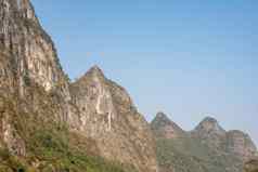 岩溶形成多雾的山景观桂岭yangshuo