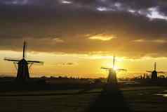 温暖的充满活力的日出联合国教科文组织世界遗产风车莱德申丹小孩堤防荷兰