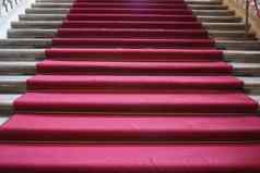 红色的地毯楼梯
