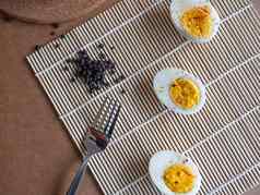 ฺ煮蛋超过卡宴胡椒胡椒盐白色菜蛋颜色白色黄色的吃面包
