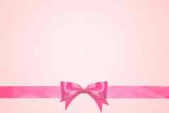 古董问候卡模板装饰粉红色的弓水平丝带孤立的粉红色的背景复制空间