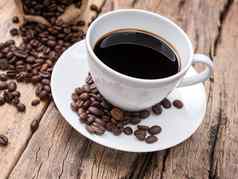 新鲜的表示咖啡杯咖啡豆木表格咖啡背景咖啡馆咖啡商店