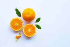 高维生素新鲜的橙色柑橘类水果叶子孤立的