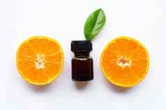 至关重要的石油新鲜的橙色柑橘类水果白色