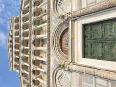 倾斜塔比萨广场的奇迹阳光明媚的一天奇迹广场倾斜塔大教堂参观了日常千游客比萨托斯卡纳意大利