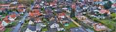 空中视图郊区德国分离房子街道花园房子建设