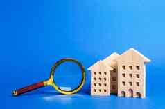 数据房子公寓建筑放大玻璃首页评估财产估值房地产经纪人服务租购买公寓房子房子搜索概念真正的房地产