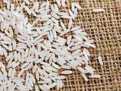 泰国茉莉花大米袋白色大米粗麻布袋背景大米粮食关闭