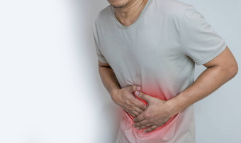 男人。痛苦胃疼痛棕榈腰围显示疼痛受伤肚子区域