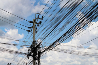 纠结线路线泰国电能源走街道一边天空背景