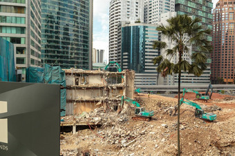 在香港香港中国约摩天大楼挖掘机拆除建筑在香港香港巨大的建设网站概念城市现代发展网站收缩