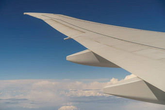 飞行旅行视图飞机窗口翼多云的一天翼飞机飞行早....云