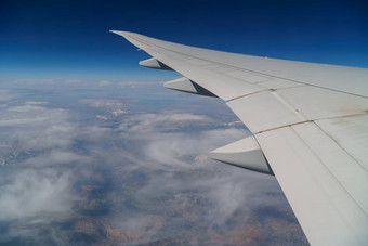 飞行旅行视图飞机窗口翼多云的一天翼飞机飞行早....云