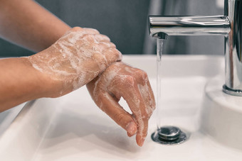 手洗个人卫生女人洗手摩擦肥皂秒步骤清洁手腕冲洗水首页浴室科维德感染预防洗手