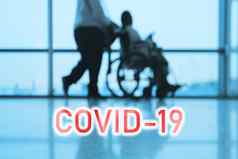 科维德广告牌红色的文本蓝色的医疗医院背景医生走禁用病人轮椅