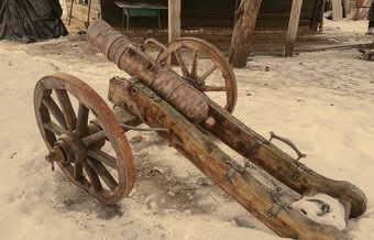 古董黄铜大炮木马车轮子