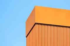 橙色墙现代建筑蓝色的天空