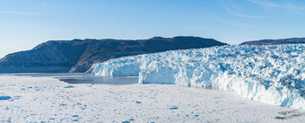 格陵兰岛冰川前面埃奇冰川西格陵兰岛又名伊卢利萨特冰川