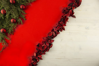 平躺<strong>红色</strong>的圣诞节复制空间对角<strong>红色</strong>的条纹光木背景松分支机构<strong>红色</strong>的花瓣<strong>红色</strong>的圣诞节装饰物
