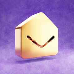 邮件图标黄金光滑的邮件象征孤立的紫罗兰色的天鹅绒背景