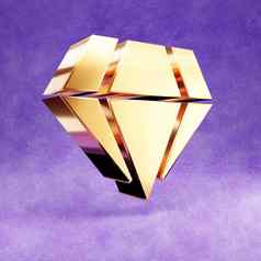 钻石图标黄金光滑的钻石象征孤立的紫罗兰色的天鹅绒背景