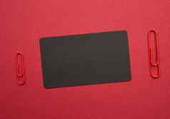 黑色的纸纸板业务卡红色的金属纸剪辑