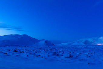 黎<strong>明前</strong>的山景观冰岛不寻常的光
