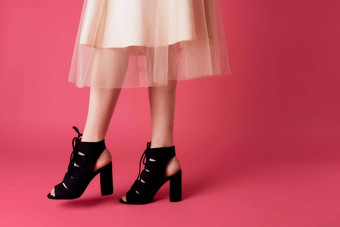 女脚黑色的时尚高跟鞋鞋子魅力粉红色的<strong>背景</strong>